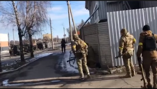 VIDEO/ Ukraina rimerr kontrollin e qytetit kyç, Kharkiv! Pamje nga luftimet e ashpra në rrugë