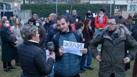 Protesta në Tiranë kundër sulmit rus në Ukrainë, i riu për Report Tv: Mund të strehoj një familje ukrainase