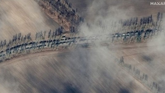 FOTO+VIDEO/ Imazhet satelitore tregojnë kolonën ushtarake ruse më shumë se 3 milje të gjatë në rrugën për në Kiev