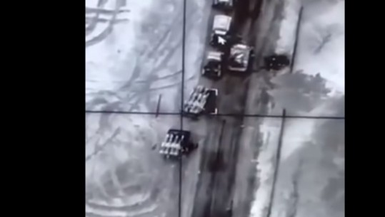 VIDEO/Momenti kur droni ukrainas shkatërron sistemin raketor rus pranë Kievit