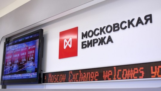 Monedha e vendit ra me shpejtësi, bursa e Moskës do të qëndrojë e mbyllur sot