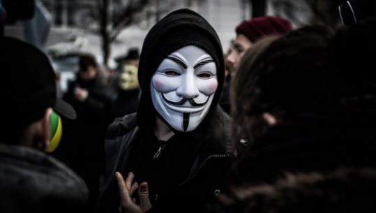 Një ditë pas kërcënimit, grupi Anonymous në 'aksion'! Hakohen faqet e mediave ruse, publikojnë mesazhe kundër Putinit: Na detyron të gënjejmë e na vë në rrezik