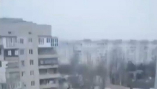 Forcat ruse marrin qytetin Kherson në jug të Ukrainës
