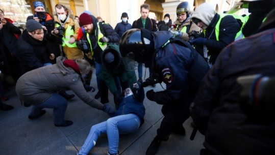 Më shumë se 7600 arrestime në Rusi që nga fillimi i protestave