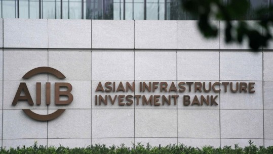 Banka Aziatike e Investimeve me bazë në Kinë pezullon aktivitetet në Rusi dhe Bjellorusi