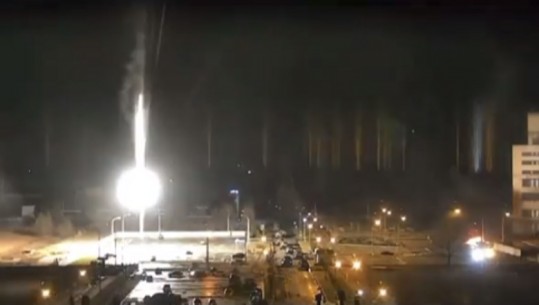 VIDEO/ Këshilltari i Zelenskyt publikon pamjet e zjarrit në central: Rrezik për gjithë Europën, Rusia të ndalë sulmin