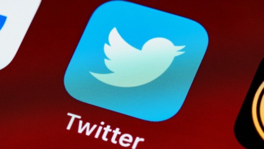 Pas Facebook, Rusia ndalon Twitterin dhe Youtube