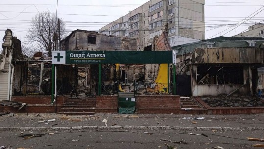 Ukraina: Qyteti afër Kievit pothuajse plotësisht i shkatërruar nga sulmet ruse