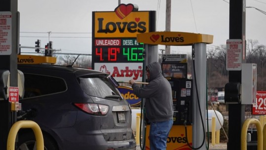 SHBA/ Çmimi i karburanteve rritet brenda natës, arrin në shifra rekord