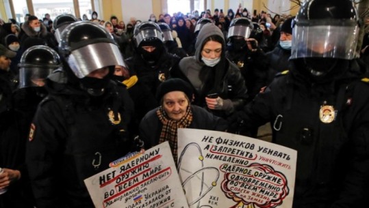 Rusi, mbi 4.357 persona të arrestuar gjatë protestave kundër luftës në Ukrainë