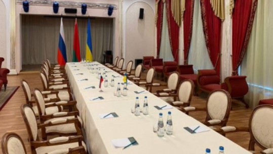 Gati për bisedime, delegacioni i Kievit mbërrin në Bjellorusi 