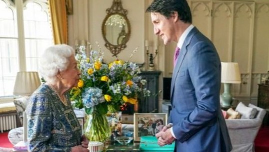 Mbretëresha Elizabeth II i rikthehet punës, zhvillon takimin e parë pas infektimit me COVID