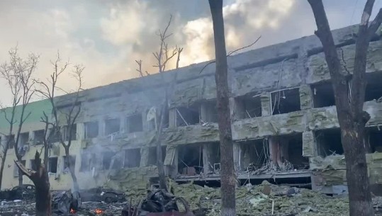  Bombardimi i spitalit në Mariupol, nxirren 3 viktimat e para nga rrënojat, mes tyre një 6-vjeçar