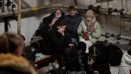 Alarm për sulm ajror në Kiev, njerëzit në panik vrapojnë drejt strehimoreve