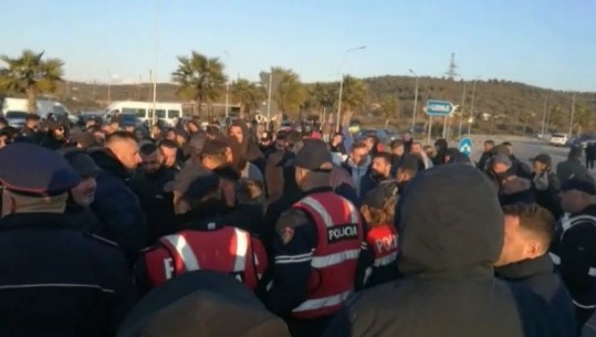Protestë për rritjen e çmimit, qytetarët në Lushnjë bllokojnë qarkullimin (VIDEO)