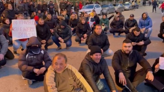 VIDEO/ Protestë për çmimin e naftës në Shkodër, protestuesit bllokojnë hyrjen e qytetit
