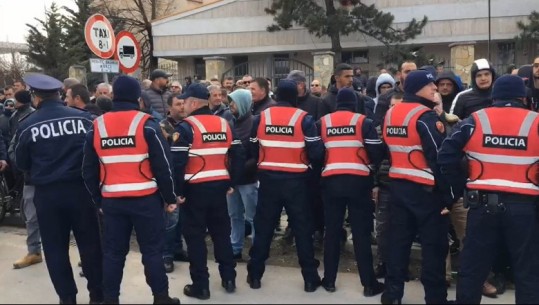 Qytetarët dhe fermerët në Korçë në protestë kundër rritjes së çmimeve
