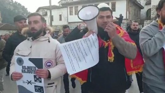 Protestë në Berat: Nëse nuk plotësojnë kërkesa tona, do të nisemi drejt Tiranës