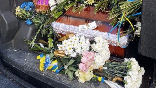 'Dy ditë më parë varrosa djalin në një varr masiv', dhimbja e një nëne ukrainase që nuk i dha lamtumirën e fundit të birit 