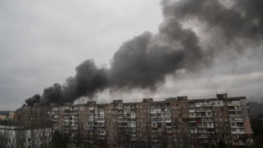 'Tanket po afrohen në kryeqytet', Pentagoni: Rusët janë 15 km nga Kievi, po e rrethojnë