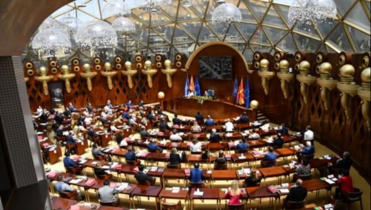 Kuvendi i Maqedonisë së Veriut miratoi masat anti-krizë! Zero TVSH për ushqimit bazë, ulet akciza për karburantet