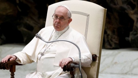 Papa Françesku: Ndalni masakrën dhe bombardimet në Ukrainë