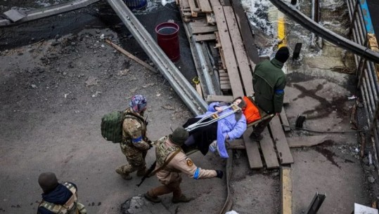 Kiev: Rusia sulmoi një shkollë në Mykolaiv, 4 të vdekur dhe 3 të plagosur, ende civilë nën rrënoja