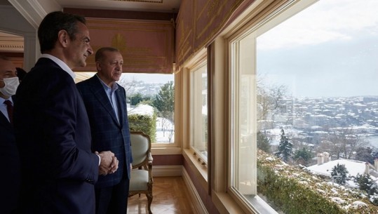 Mitsotakis dhe Erdogan takohen në Stamboll: Sot hodhëm themelet për një epokë më të qetë në marrëdhëniet tona