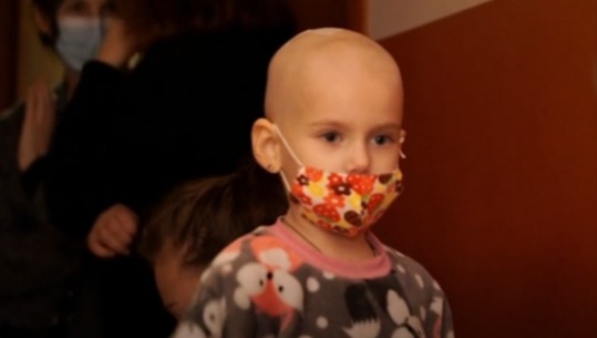Britania e Madhe: Mbërrijnë 21 fëmijët ukrainas me kancer, do sigurohet kurimi i tyre