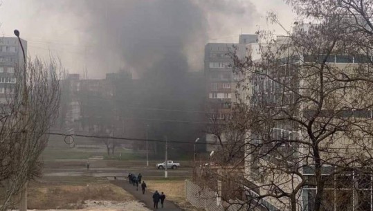 Të evakuuarit nga Mariupoli: Na kanë bombarduar ditë e natë