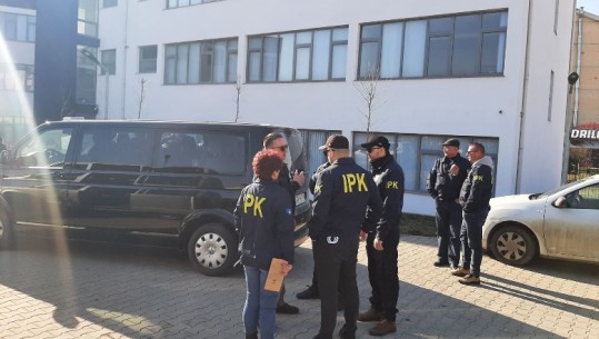 Kosovë, arrestohen 48 policë të kufirit për ryshfet dhe shpërdorim detyre, të përfshirë dhe efektivë nga Shqipëria
