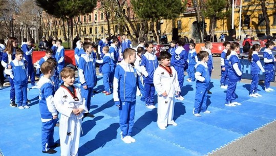 Dita e Verës, Veliaj me futbollistët e vegjël te Parku i Liqenit: Do vijojmë investimet për sportin dhe fëmijët në Tiranë