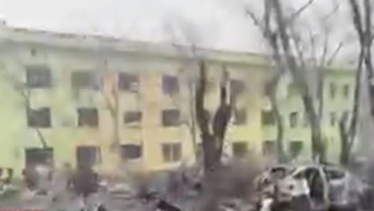 Bombardohet shkolla në Ukrainë, predha i merr jetën 15-vjeçarit