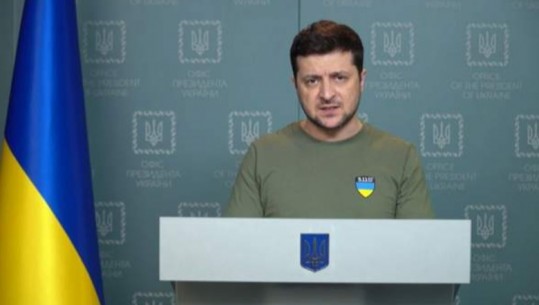 Lufta në Ukrainë, presidenti Zelenskyy kërkon të zgjasë ligjin ushtarak edhe për një muaj
