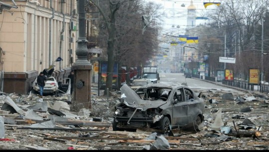 65 bombardime në Kharkiv në 24 orët e fundit, nxirret të pajetë nga rrënojat 7 persona 
