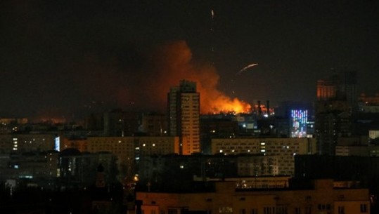 Shpërthime dhe sirena të sulmit ajror dëgjohen gjatë natës në Kiev