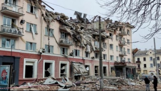 5 të vdekur gjenden nën rrënoja pas sulmit me predha në Chernihiv, mes tyre tre fëmijë
