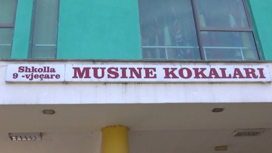 Shkolla 'Musine Kokalari', 3 vjet 'peng' i rindërtimit, nxënësit bojkotojnë orët: Mjaft më mësim me turne