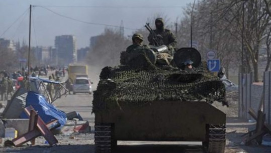 Autoritetet në Mariupol: Goditet shkolla ku ishin strehuar 400 njerëz