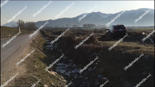 Aksident në Korçë, makina del nga rruga, dy të plagosur