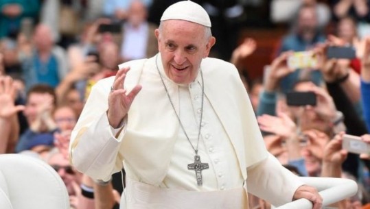 Papa telefonon Zelensky: Po lutem shumë që lufta të përfundojë