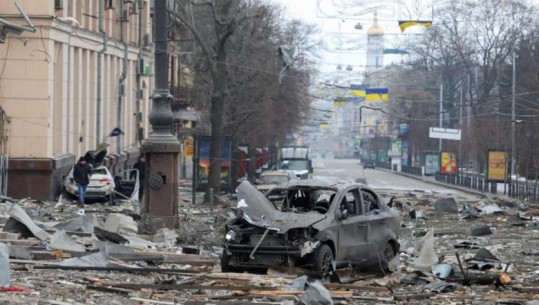 Lufta në Ukrainë, vriten 6 civilë që po qëndronin në radhë për ndihmë në Kharkiv