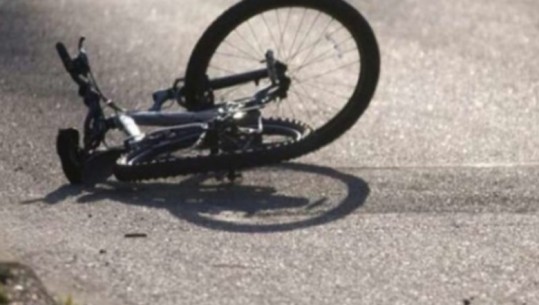Dy aksidente brenda 1 ore në Lezhë! Makina përplas të riun në biçikletë, lëndohet rëndë 19-vjeçarin! Humb kontrollin ‘audi’ luksoz, plagosen 2 të tjerë 