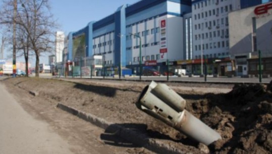 Ukraina: Bombardohet aeroporti i Kharkivit