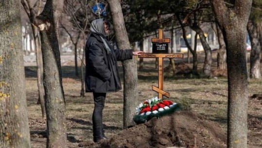 Rrugët e Mariupolit shndërrohen në varreza