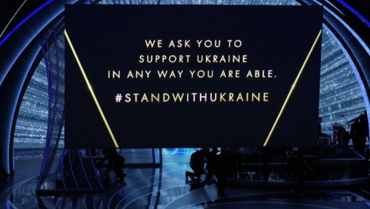 Një minutë heshtje, 'Hollywood' nderon Ukrainën në mbrëmjen e 94-të të Academy Awards 