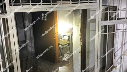 Zjarri në komisariatin në Kamzë, Report Tv siguron foto nga brenda qelisë së paraburgimit ku u vu flaka