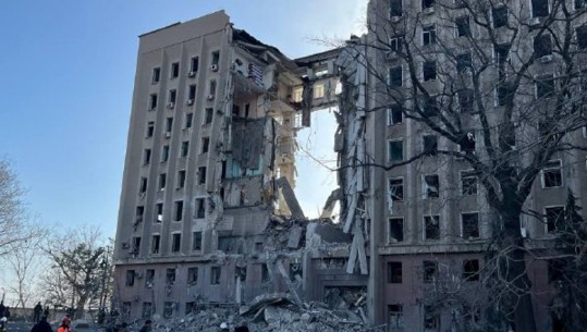 Sulm mbi ndërtesën administrative në Mykolaiv, 8 persona nën rrënoja, shpëton Guvernatori 