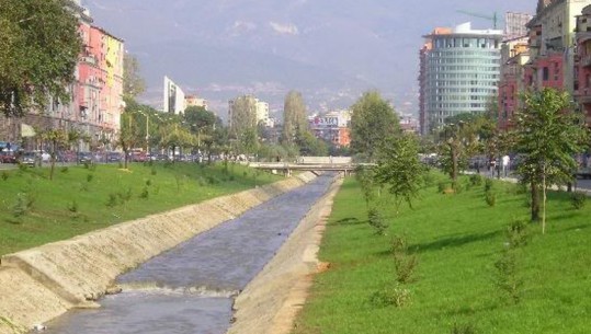 Gjendjet një 65-vjeçar i vdekur në lumin e Lanës në Tiranë