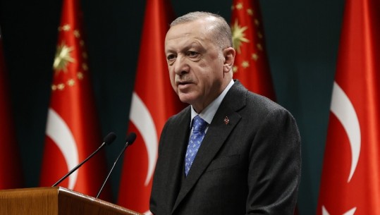 Erdogan: I gatshëm të punoj për një takim mes Putin dhe Zelenskyt